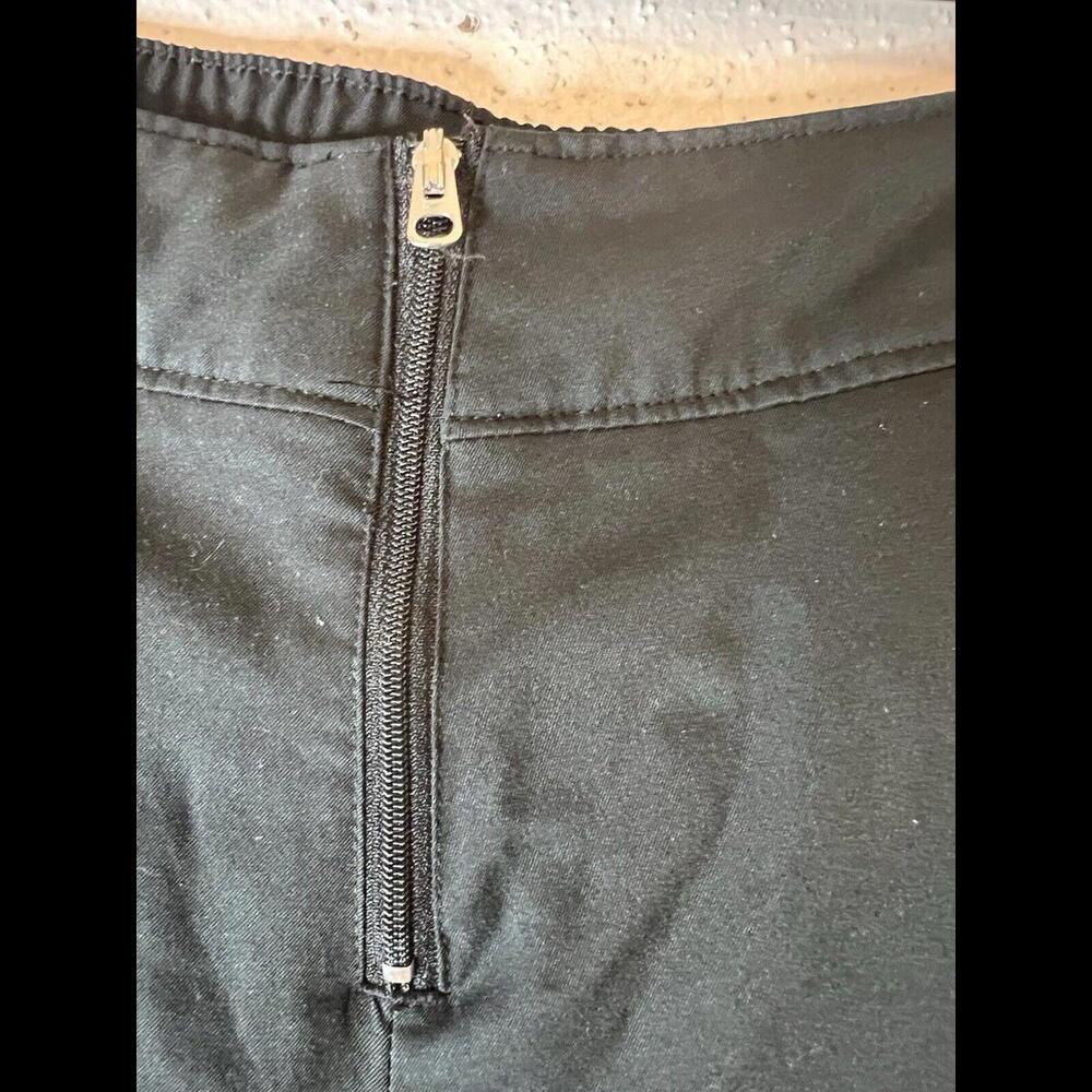 Nike Women’s Black Knit Bermuda Shorts M – Side Stripe, Zipper Pockets - Picture 3 of 7